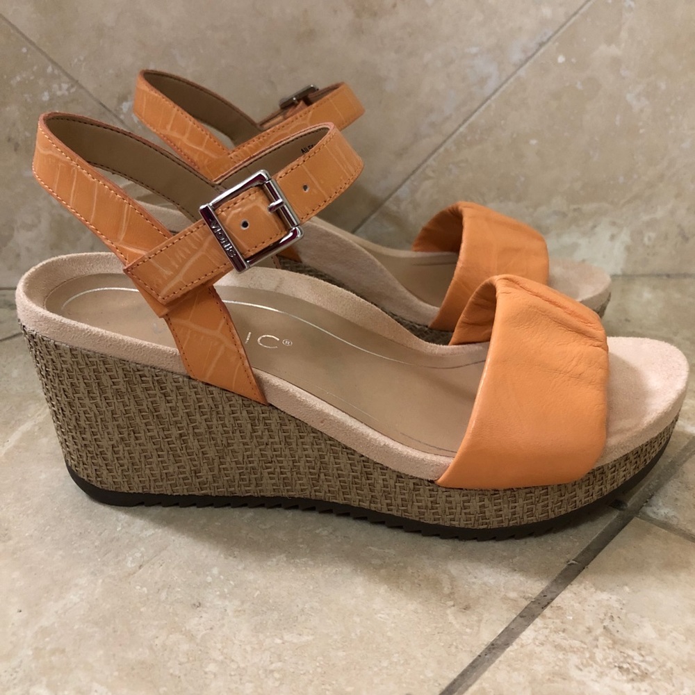 NEW Vionic Aileen Quarter Strap Wedge Sandal Women - Melon Crinkle Size 7M